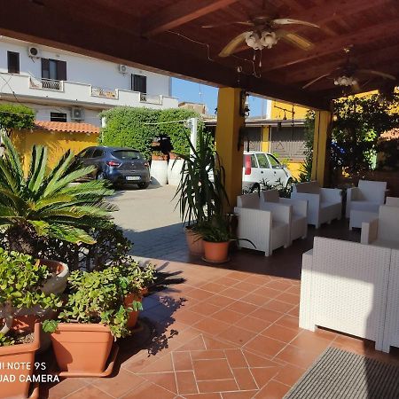 Hotel La Calabrese Isola Di Capo Rizzuto Bagian luar foto