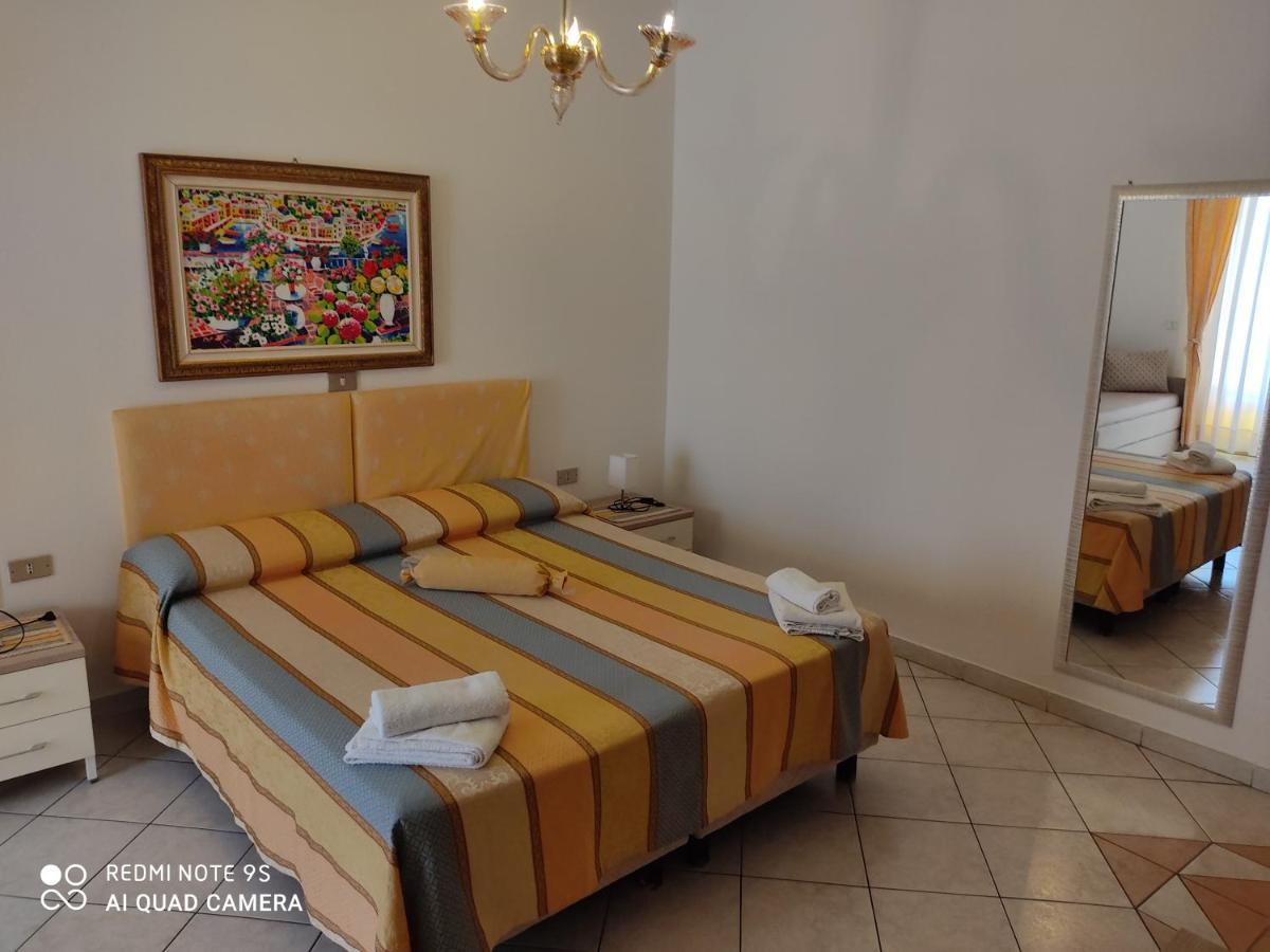 Hotel La Calabrese Isola Di Capo Rizzuto Bagian luar foto