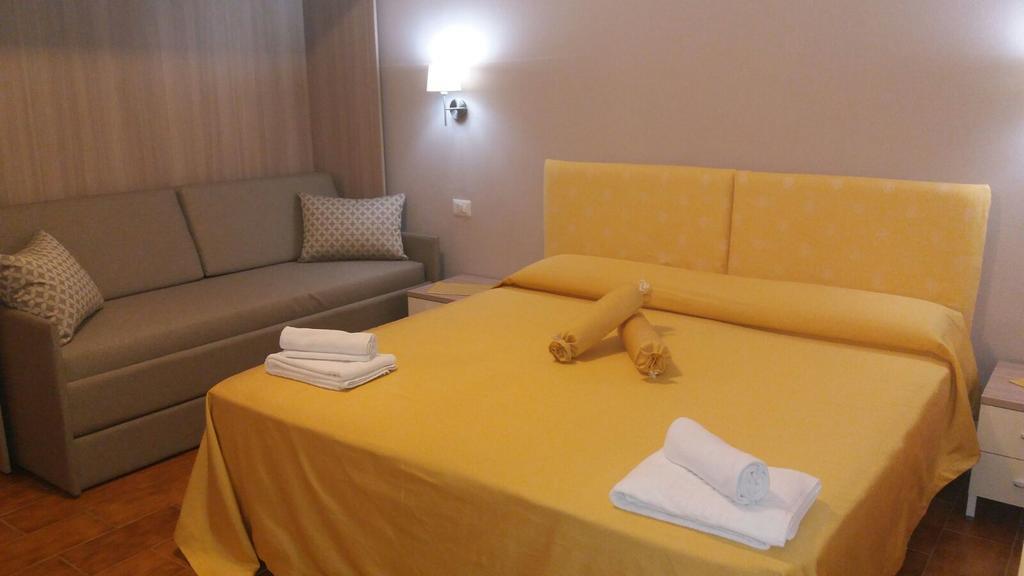 Hotel La Calabrese Isola Di Capo Rizzuto Bagian luar foto