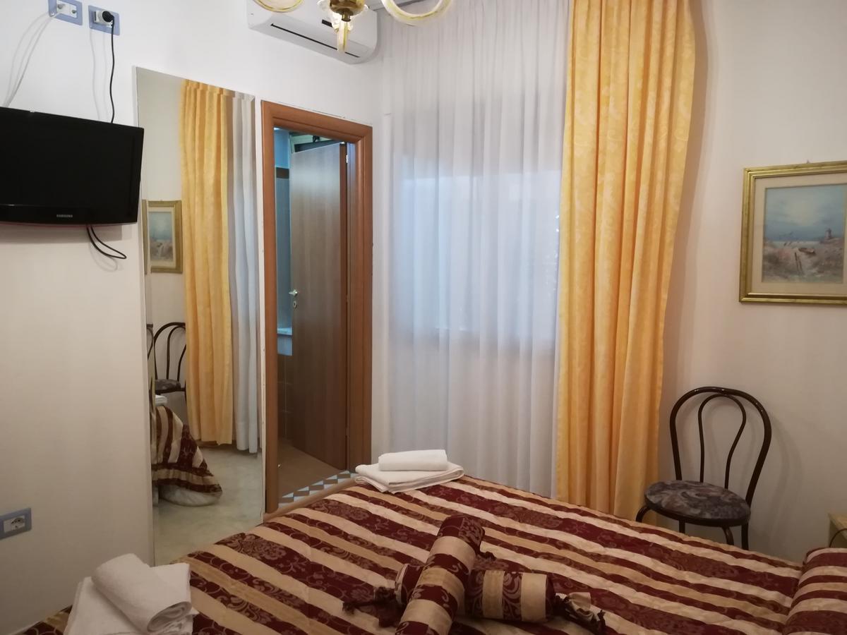 Hotel La Calabrese Isola Di Capo Rizzuto Bagian luar foto