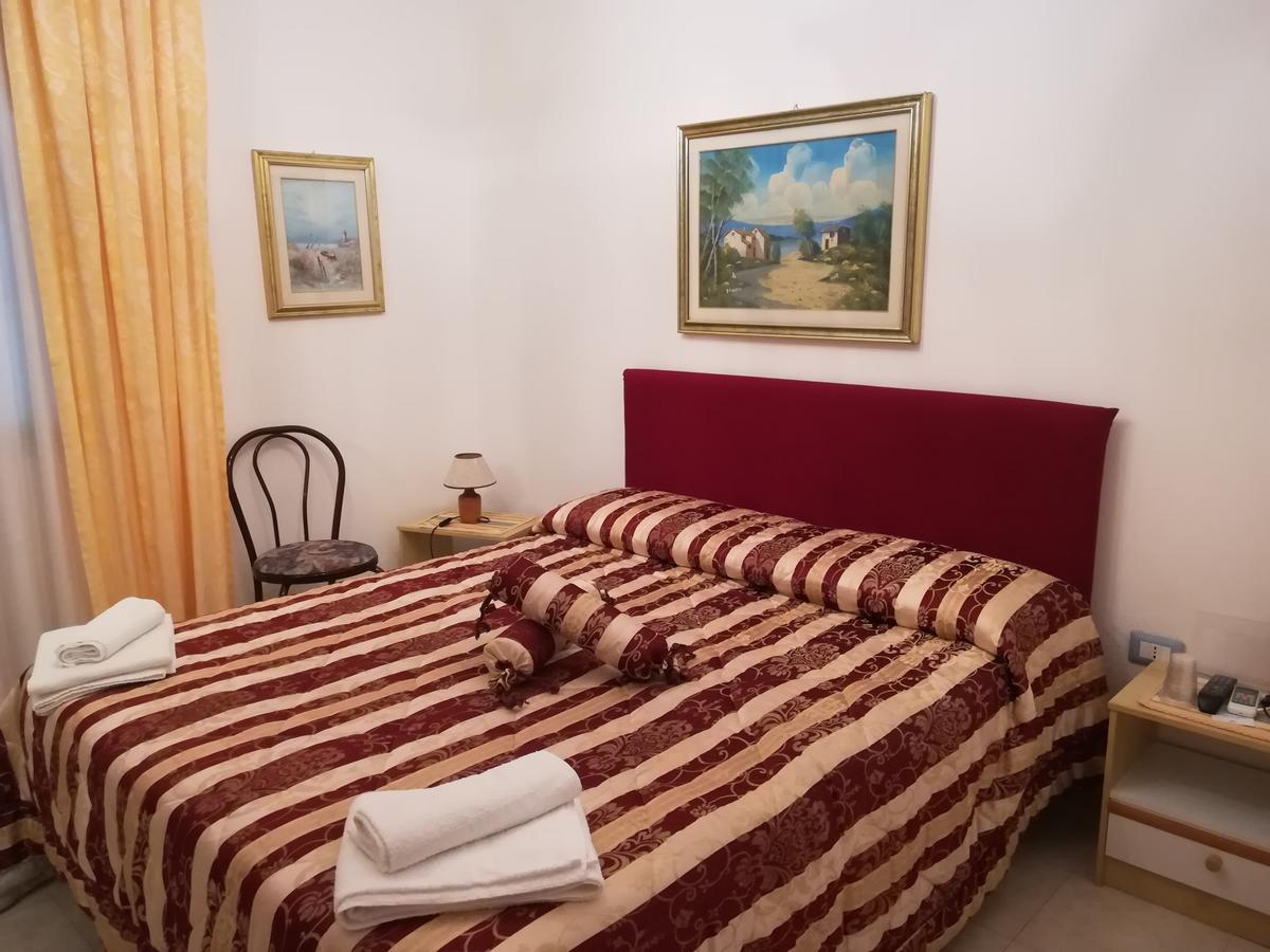 Hotel La Calabrese Isola Di Capo Rizzuto Bagian luar foto