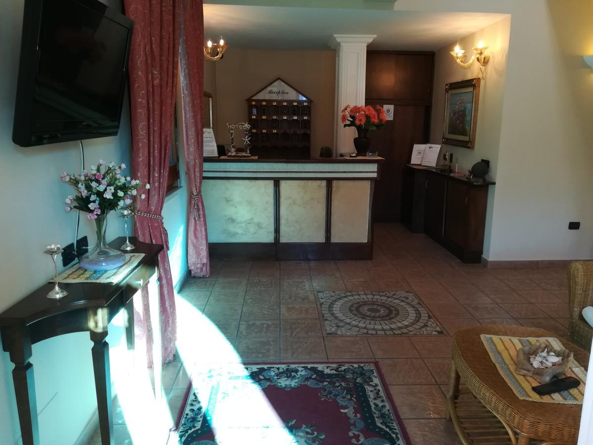 Hotel La Calabrese Isola Di Capo Rizzuto Bagian luar foto