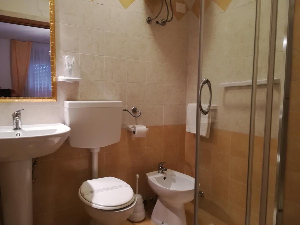Hotel La Calabrese Isola Di Capo Rizzuto Bagian luar foto
